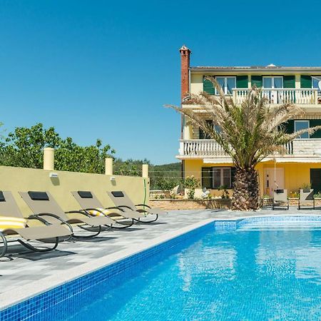 Crowonder Sun&Fun Holiday House With Large Swimming Pool, Playroom And Garden Bibinje Bagian luar foto