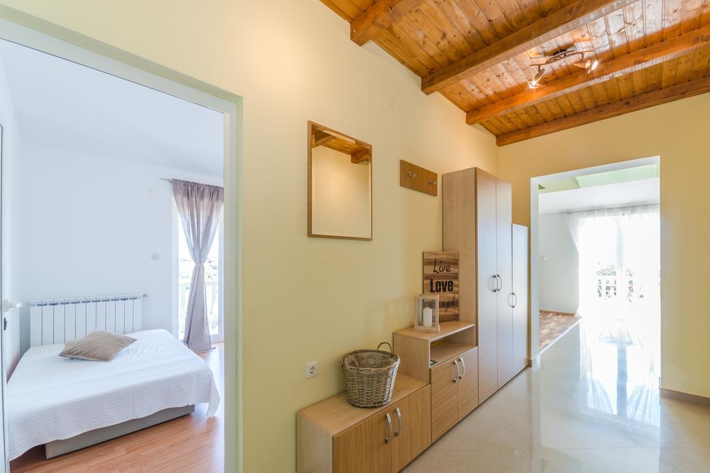 Crowonder Sun&Fun Holiday House With Large Swimming Pool, Playroom And Garden Bibinje Bagian luar foto