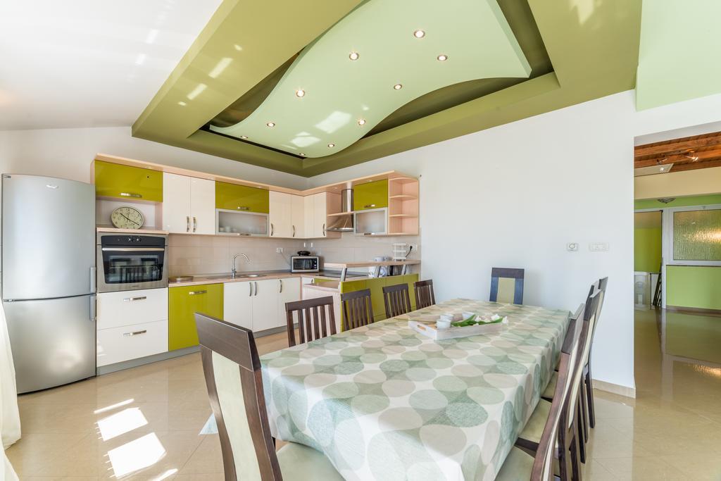 Crowonder Sun&Fun Holiday House With Large Swimming Pool, Playroom And Garden Bibinje Bagian luar foto