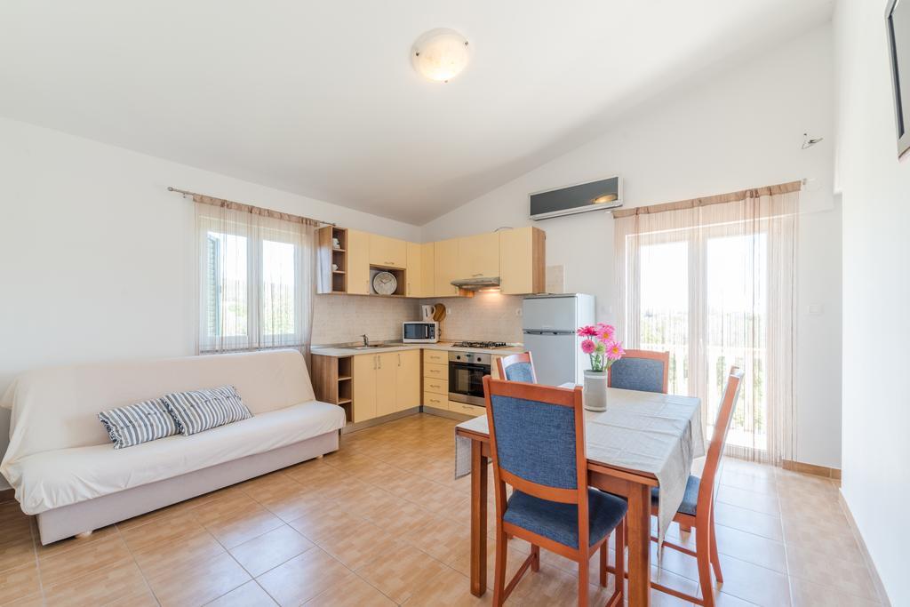 Crowonder Sun&Fun Holiday House With Large Swimming Pool, Playroom And Garden Bibinje Bagian luar foto