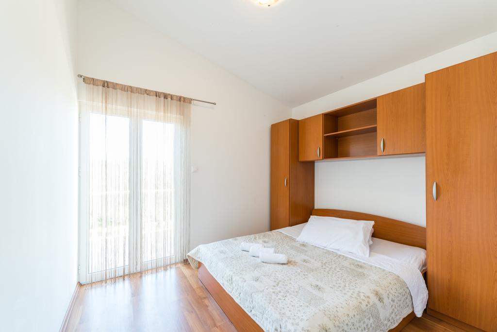 Crowonder Sun&Fun Holiday House With Large Swimming Pool, Playroom And Garden Bibinje Bagian luar foto