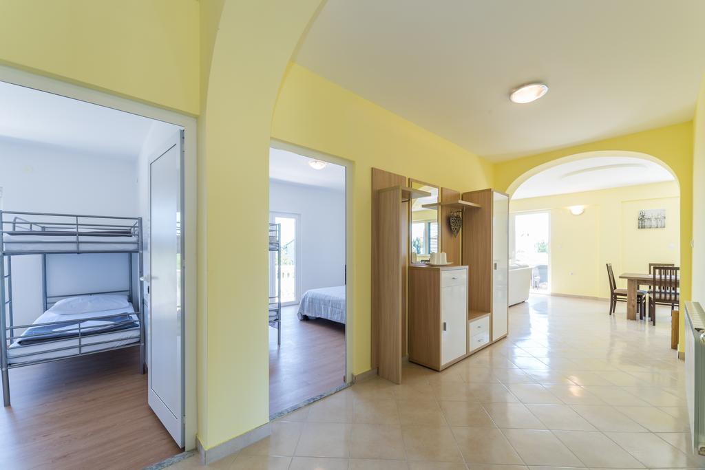 Crowonder Sun&Fun Holiday House With Large Swimming Pool, Playroom And Garden Bibinje Bagian luar foto
