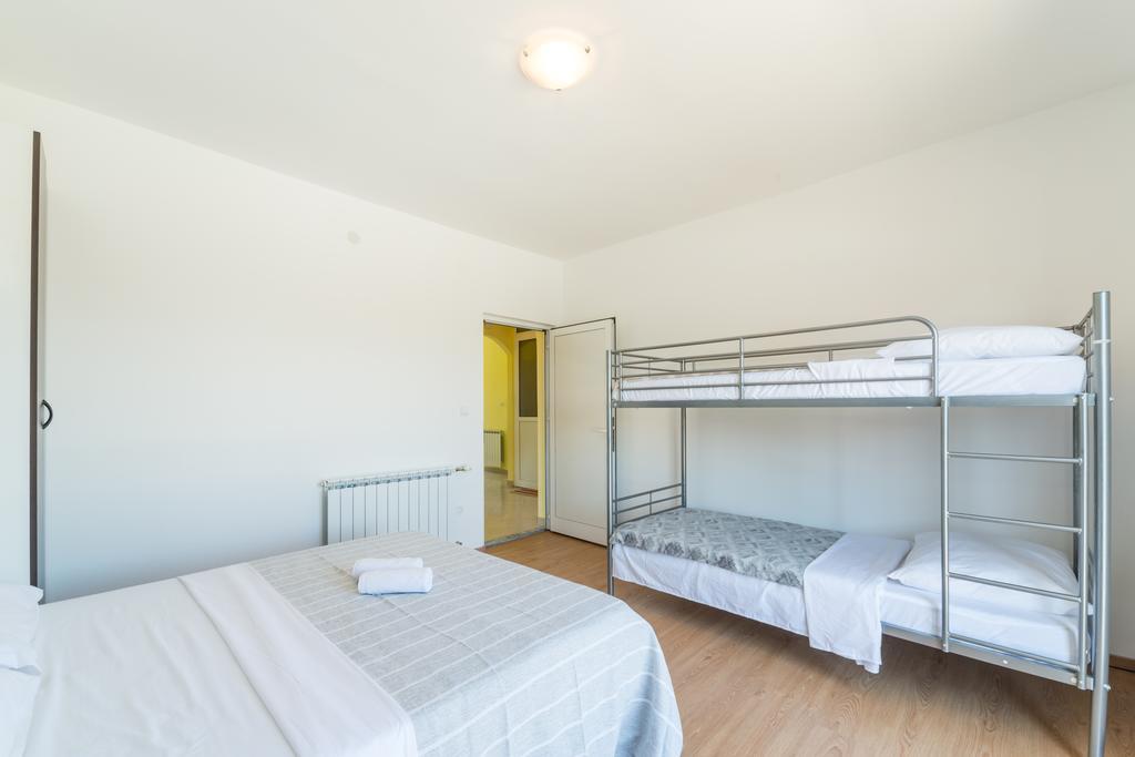 Crowonder Sun&Fun Holiday House With Large Swimming Pool, Playroom And Garden Bibinje Bagian luar foto