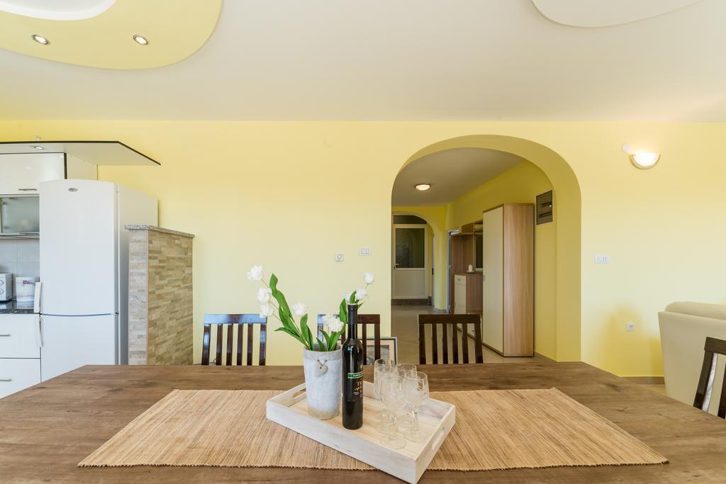 Crowonder Sun&Fun Holiday House With Large Swimming Pool, Playroom And Garden Bibinje Bagian luar foto