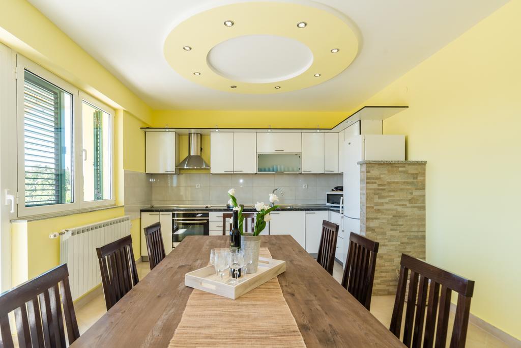 Crowonder Sun&Fun Holiday House With Large Swimming Pool, Playroom And Garden Bibinje Bagian luar foto