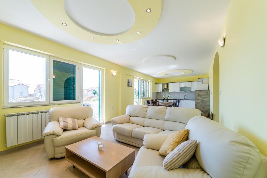 Crowonder Sun&Fun Holiday House With Large Swimming Pool, Playroom And Garden Bibinje Bagian luar foto