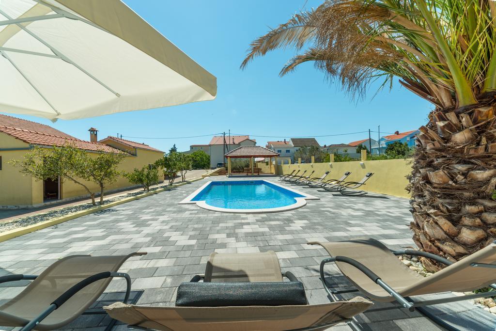 Crowonder Sun&Fun Holiday House With Large Swimming Pool, Playroom And Garden Bibinje Bagian luar foto
