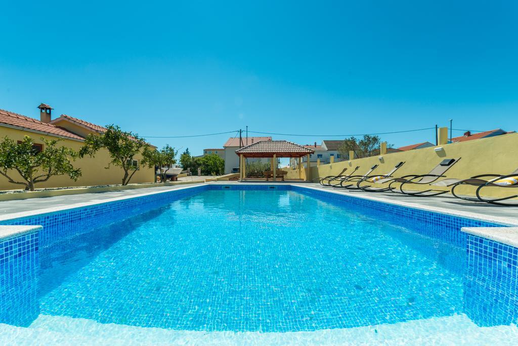 Crowonder Sun&Fun Holiday House With Large Swimming Pool, Playroom And Garden Bibinje Bagian luar foto