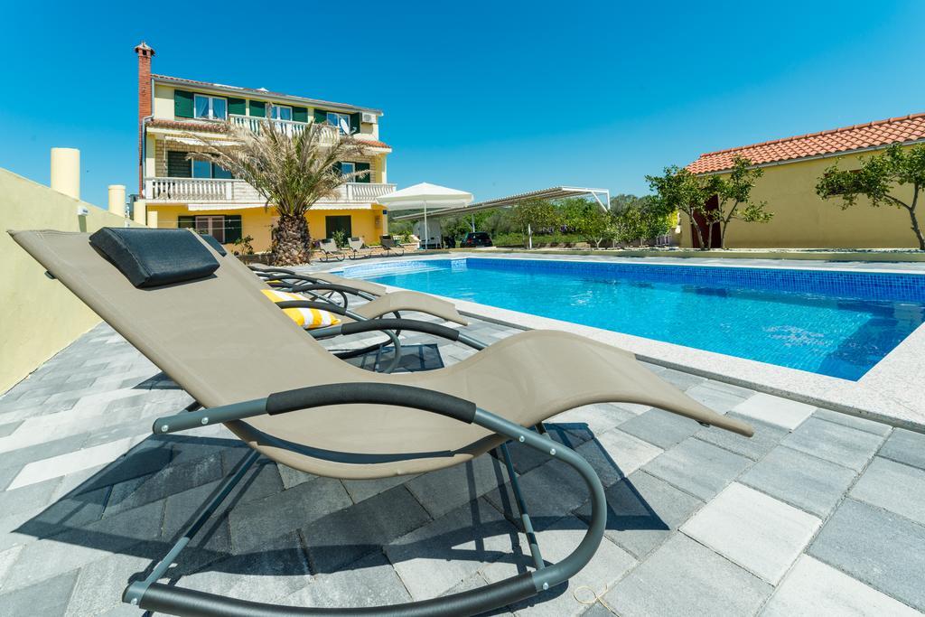 Crowonder Sun&Fun Holiday House With Large Swimming Pool, Playroom And Garden Bibinje Bagian luar foto